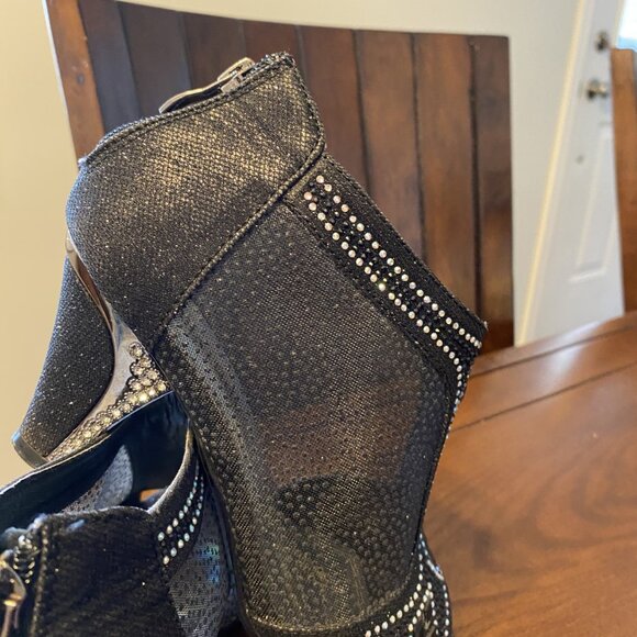 Shoes - Picture 2 of 4